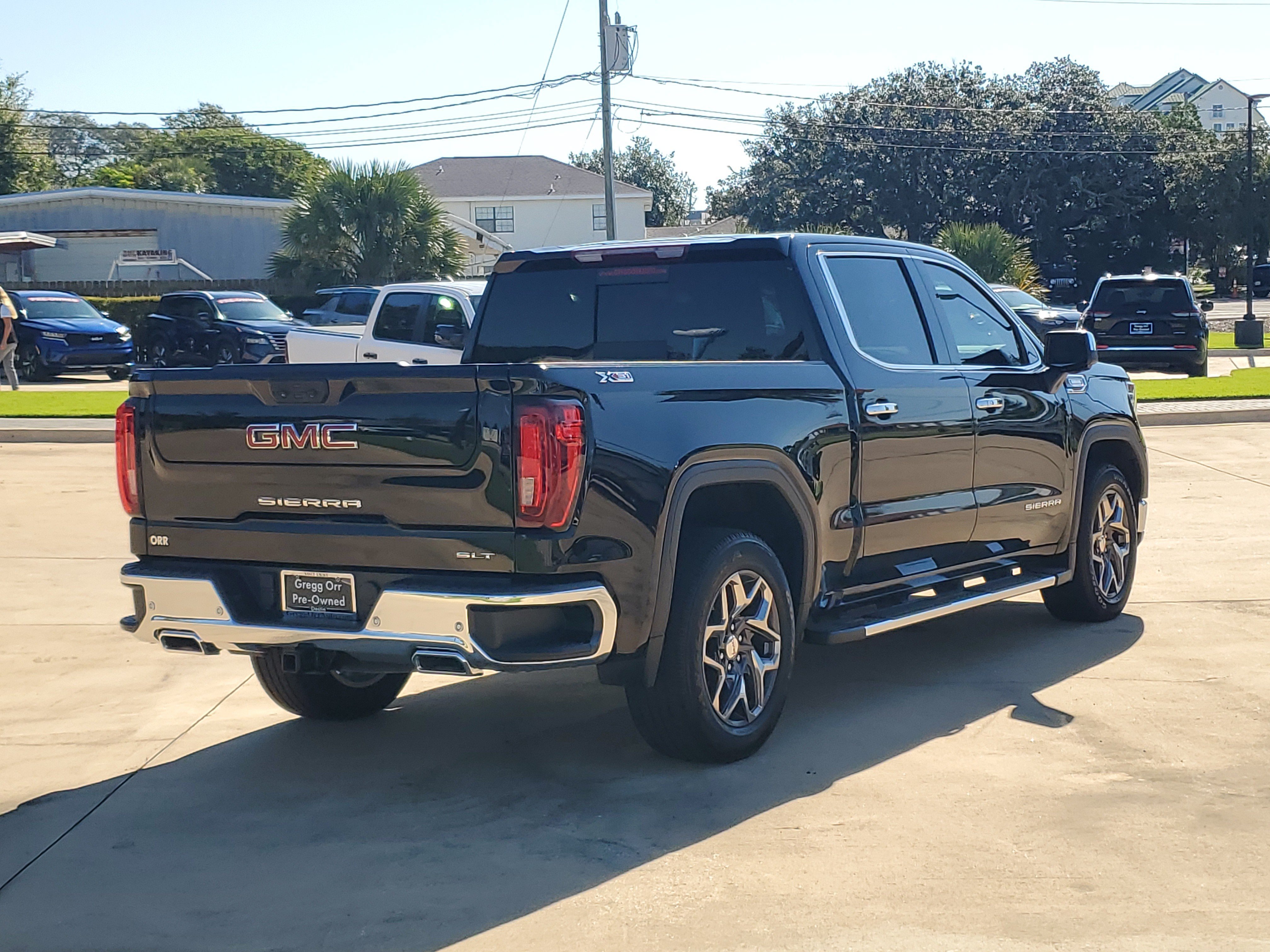 Used 2022 GMC Sierra 1500 SLT w/ SLT Premium Plus Package AWD/4WD image 10