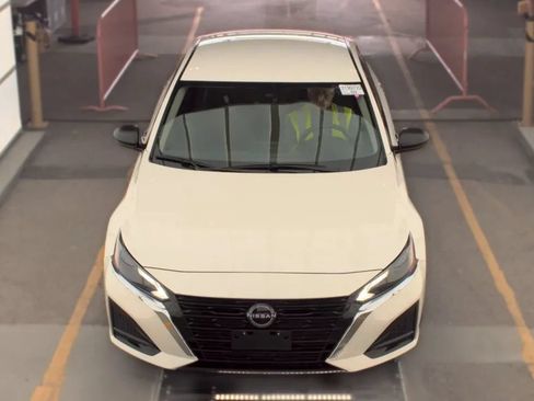 Used 2024 Nissan Altima 2.5 S FWD image 8