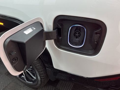 Used 2025 GMC Sierra EV Denali image 38