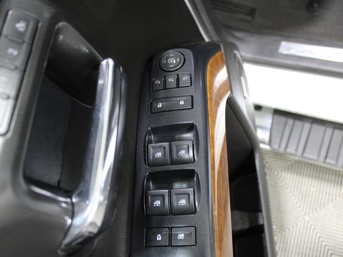 Used 2019 Chevrolet Silverado 2500 High Country w/ Duramax Plus Package image 7