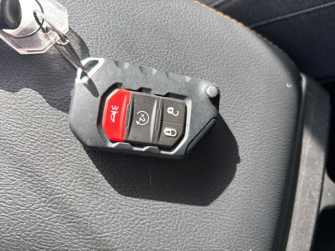 Used 2025 Jeep Wrangler Unlimited Sahara AWD/4WD image 24