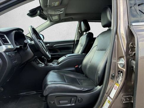 Used 2018 Toyota Highlander Limited Platinum w/ Carpet Mat Package (TMS) image 10