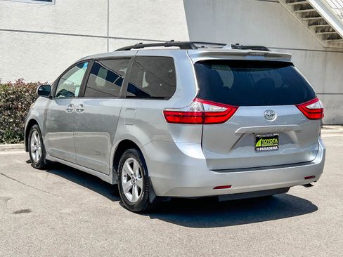 Used 2019 Toyota Sienna LE w/ Carpet Mat Package FWD image 8