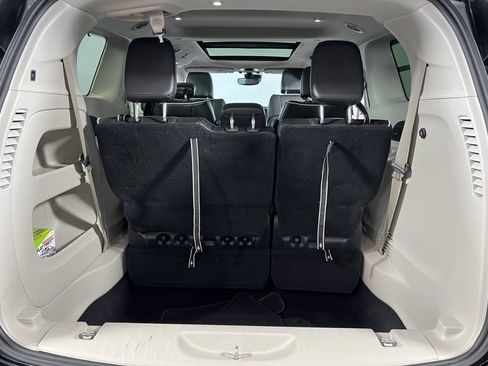 Certified 2024 Chrysler Pacifica Limited image 28