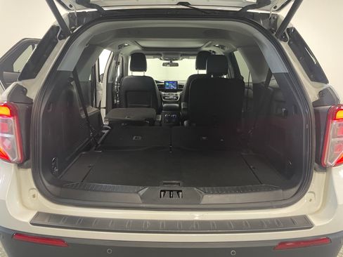 Used 2022 Ford Explorer XLT w/ Equipment Group 202A image 30