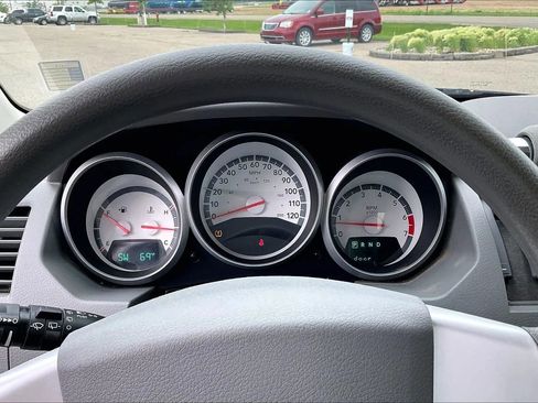 Used 2010 Dodge Grand Caravan SE FWD image 15