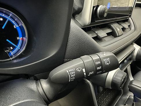 Used 2025 Toyota RAV4 XLE AWD/4WD image 22