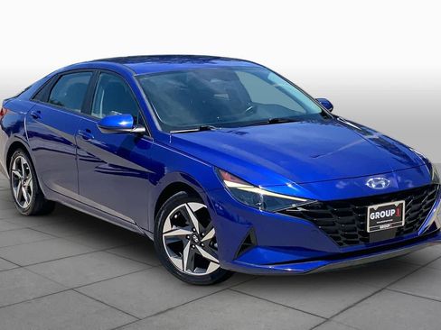 Used 2023 Hyundai Elantra SEL w/ Convenience Package FWD image 3