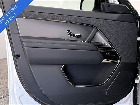 Used 2025 Land Rover Range Rover Sport SE AWD/4WD image 22