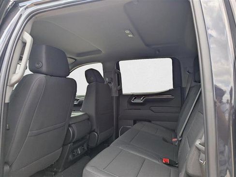 New 2025 GMC Sierra 1500 SLE image 17