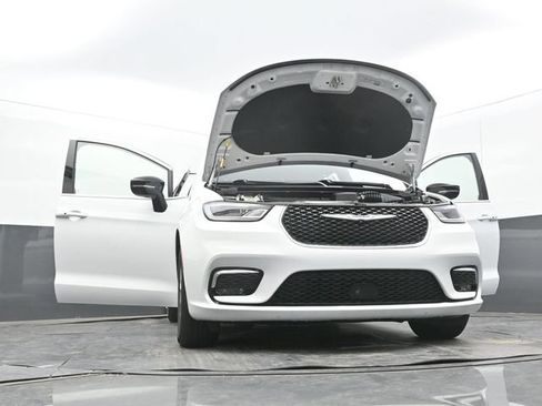 Used 2026 Chrysler Pacifica Limited FWD image 69