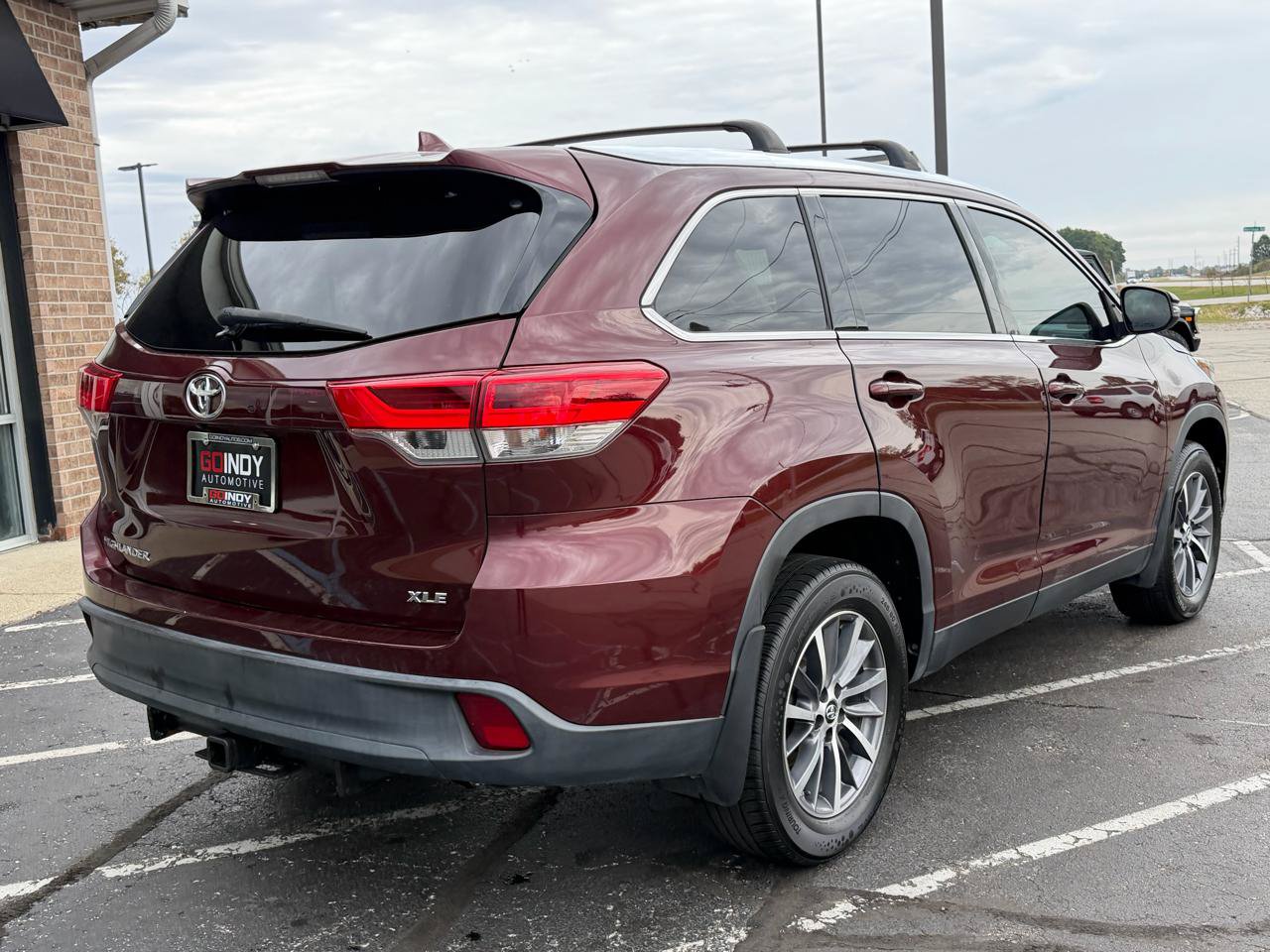 Used 2019 Toyota Highlander XLE FWD image 5