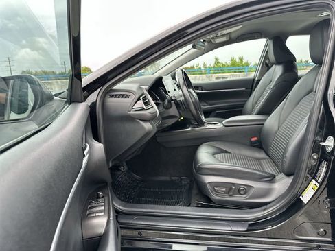 Used 2023 Toyota Camry SE image 29