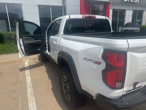 Used 2023 Chevrolet Colorado ZR2 w/ ZR2 Convenience Package III image 5