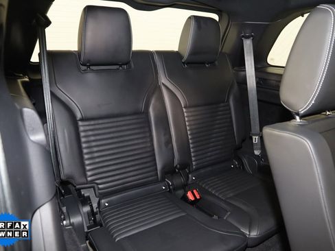 Used 2023 Land Rover Discovery S R-Dynamic image 14