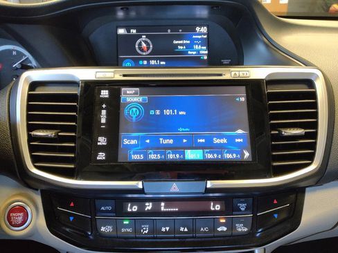 Used 2017 Honda Accord Touring image 25