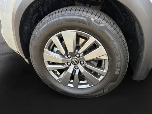 Used 2025 Nissan Pathfinder SV FWD image 11