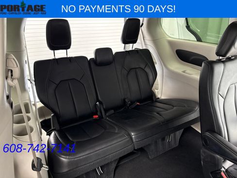 Used 2023 Chrysler Pacifica Touring-L FWD image 34