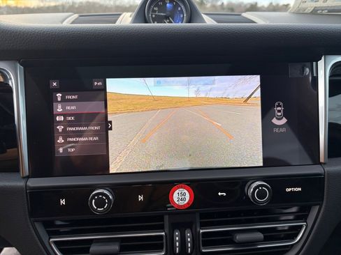 New 2026 Porsche Macan image 23