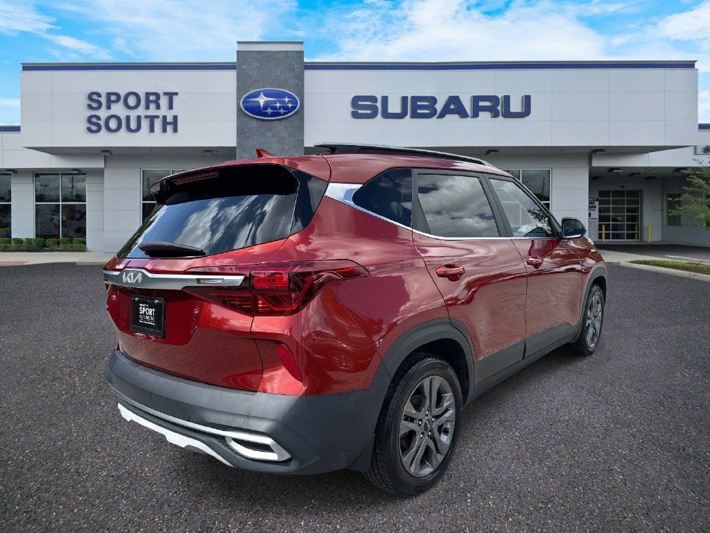 Used 2023 Kia Seltos S w/ Navigation Package FWD image 3