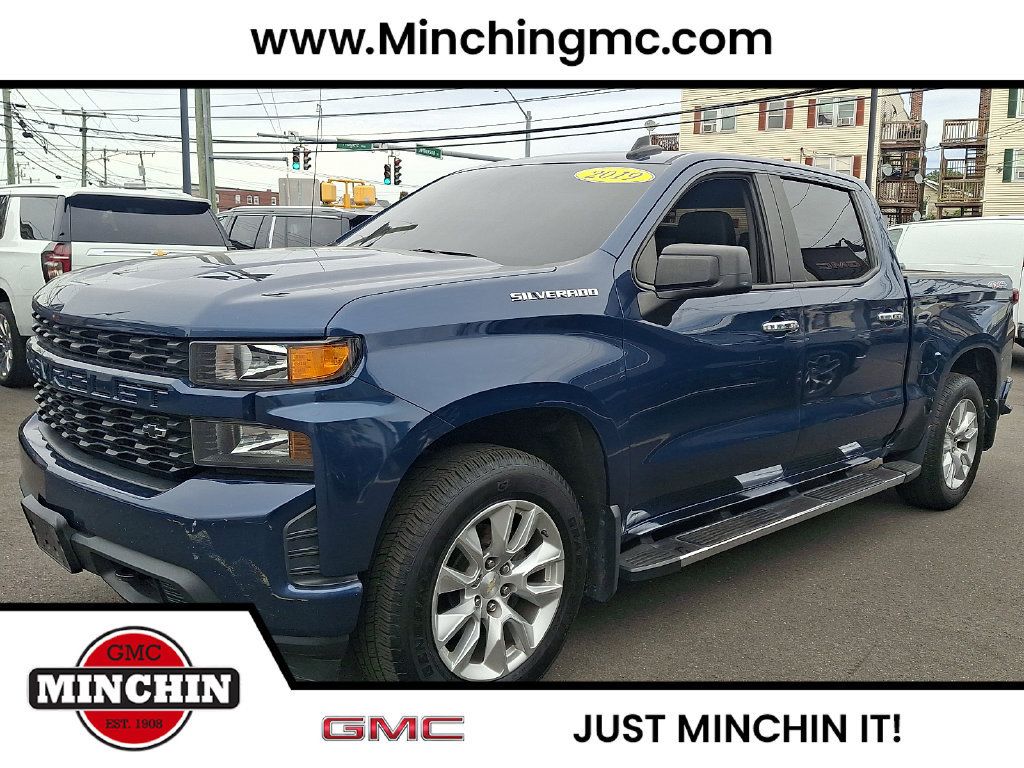 Used 2019 Chevrolet Silverado 1500 Custom w/ Custom Value Package AWD/4WD image 3
