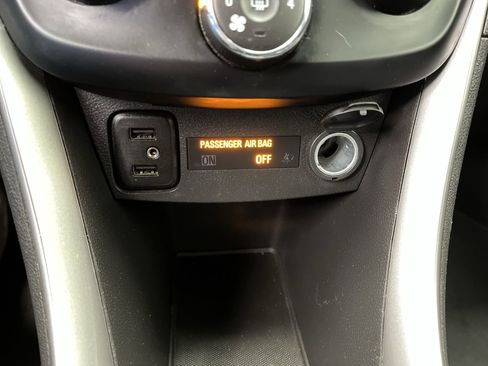 Used 2019 Chevrolet Trax LT w/ Sun & Sound Package AWD/4WD image 23