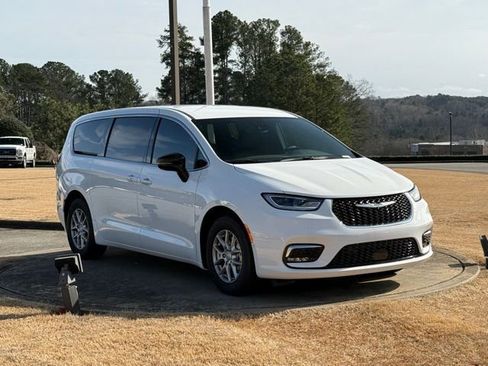 New 2026 Chrysler Pacifica Select FWD image 9
