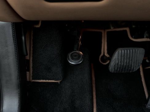 Used 2009 Bentley Azure image 42