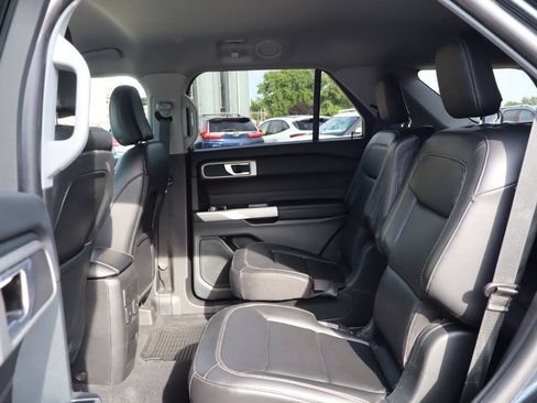 Used 2023 Ford Explorer XLT w/ Equipment Group 202A AWD/4WD image 20