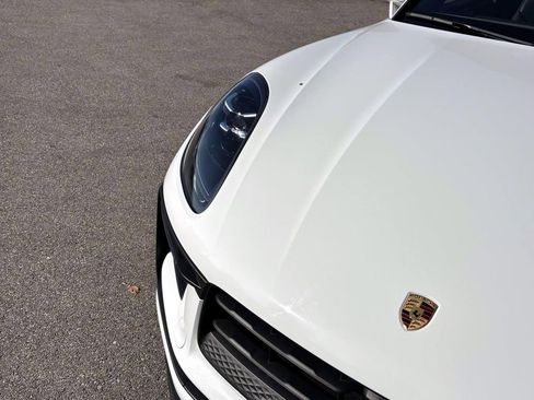 Certified 2025 Porsche Macan image 15