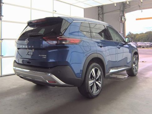 Used 2022 Nissan Rogue Platinum w/ Head-Up Display Package image 2