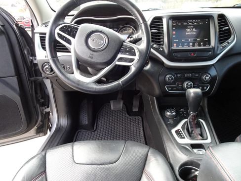 Used 2017 Jeep Cherokee Trailhawk image 20