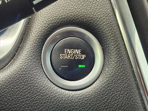 Used 2021 Chevrolet Traverse RS FWD image 11