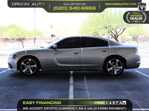 Used 2015 Dodge Charger SE RWD image 4