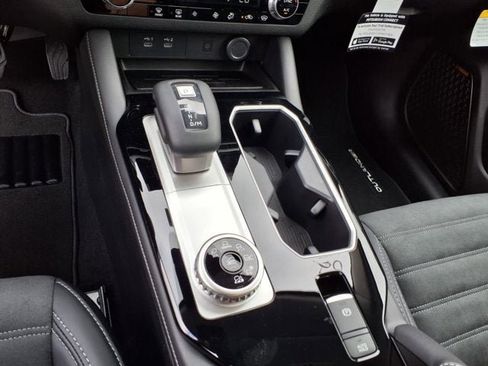 New 2025 Mitsubishi Outlander SE image 10