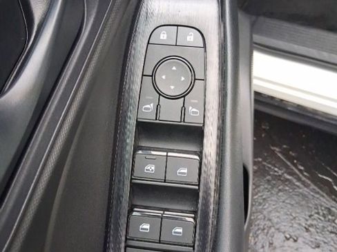 Used 2024 Nissan Rogue S image 9