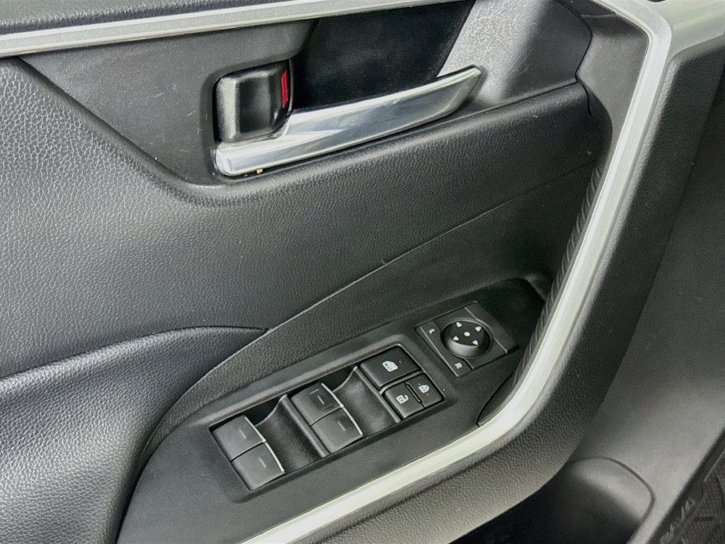 Used 2022 Toyota RAV4 XLE w/ Convenience Package AWD/4WD image 20
