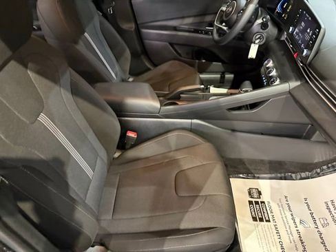 New 2025 Hyundai Elantra SE image 30