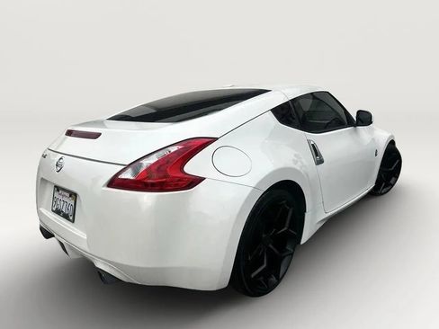 Used 2009 Nissan 370Z Touring RWD image 16