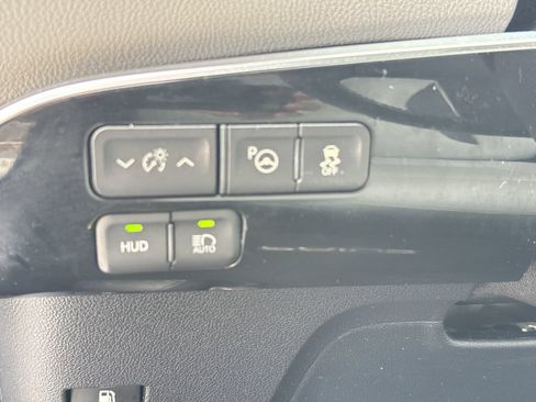 Used 2018 Toyota Prius Four w/ Advanced Technology Package FWD image 18