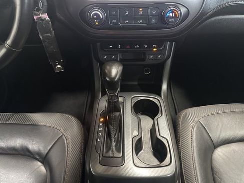 Used 2022 GMC Canyon AT4 image 9