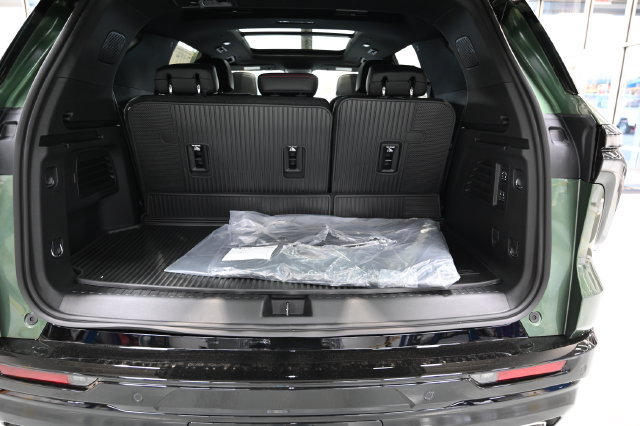 New 2027 Chevrolet Traverse RS w/ LPO, Floor Liner Package AWD/4WD image 32