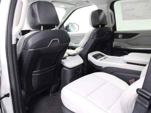 New 2026 Lincoln Navigator Reserve image 28