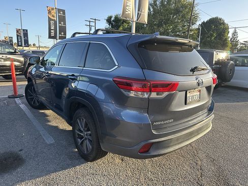 Used 2018 Toyota Highlander XLE FWD image 5