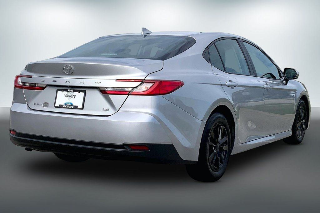 Used 2025 Toyota Camry LE FWD image 13