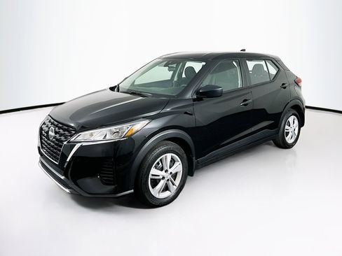 Used 2024 Nissan Kicks S image 3