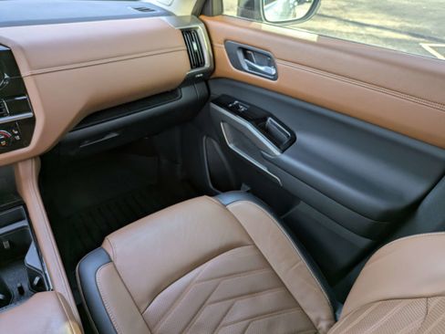 Used 2023 Nissan Pathfinder Platinum w/ Cargo Package image 20