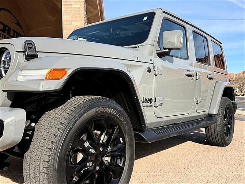 Used 2023 Jeep Wrangler Unlimited Sahara AWD/4WD image 22