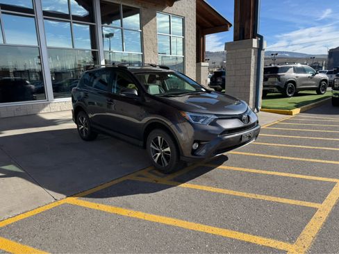 Used 2018 Toyota RAV4 XLE image 3