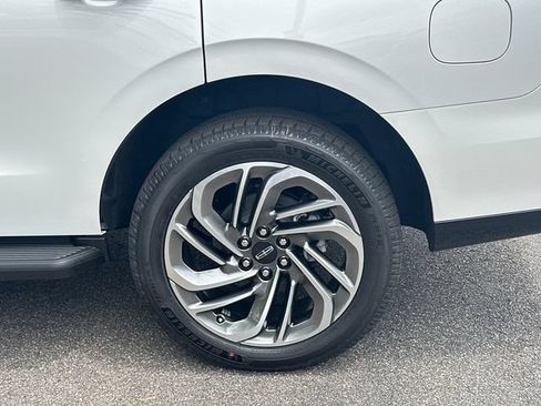 New 2026 Lincoln Navigator Premiere AWD/4WD image 19